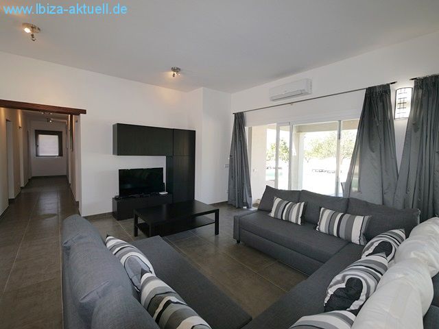 Living area and lefthandside corridor to 4 bedrooms