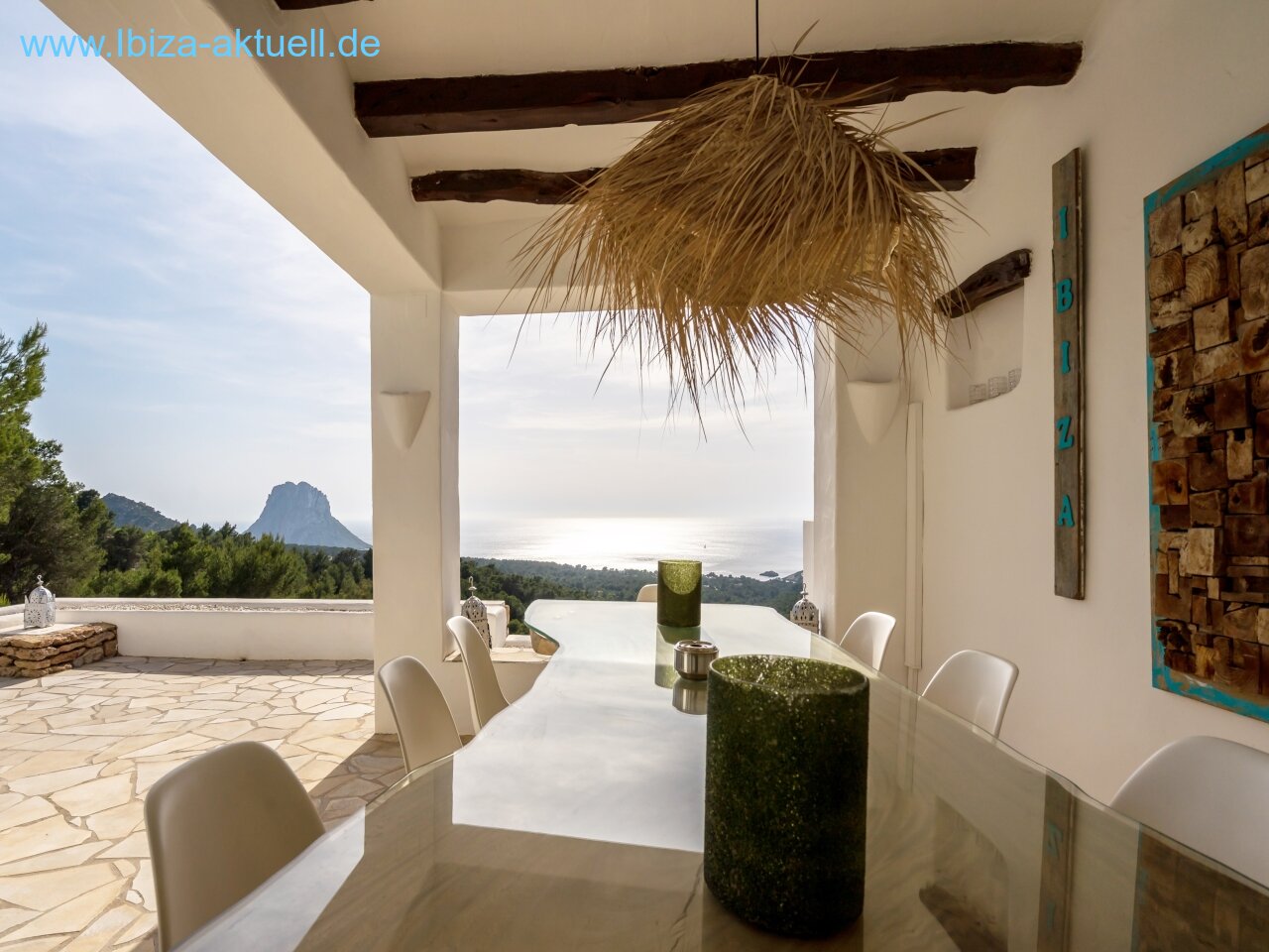 outside dining in front of the house