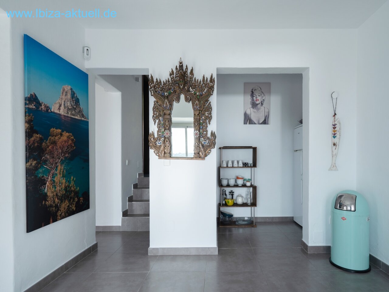 entrance in the house, right kitchen, left dining