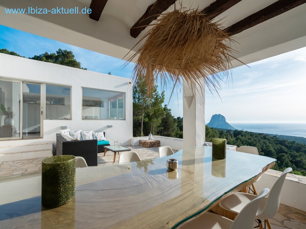 outside dining with view to Es Vedra