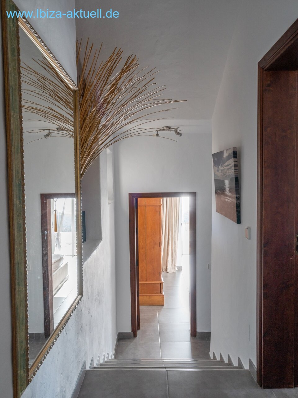 corridor to the bedrooms